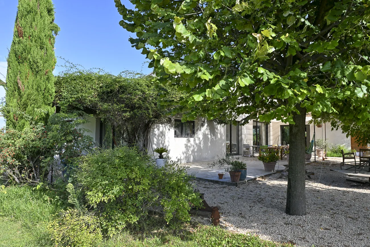 piscine-chambres-mas-du-grialou-location-maison-famille-nombreuse-domaine-vaucluse-carpentras-mont-ventoux-dentelles-provence-14