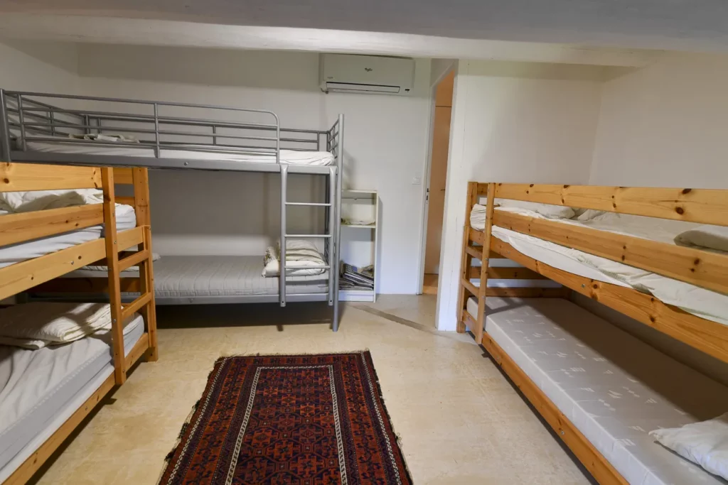 piscine-chambres-mas-du-grialou-location-maison-famille-nombreuse-domaine-vaucluse-carpentras-mont-ventoux-dentelles-provence-81