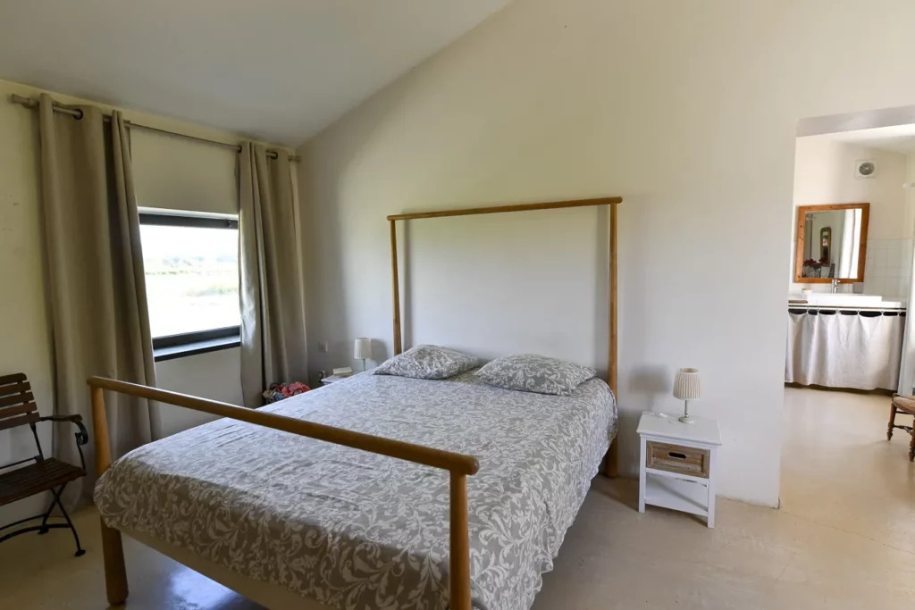 piscine-chambres-mas-du-grialou-location-maison-famille-nombreuse-domaine-vaucluse-carpentras-mont-ventoux-dentelles-provence-83