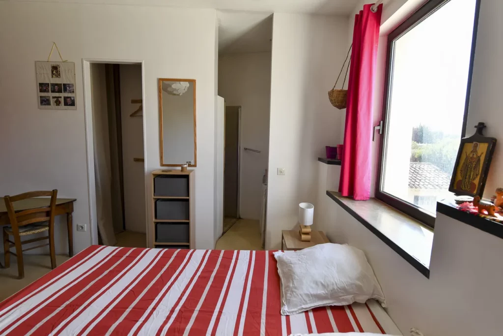 piscine-chambres-mas-du-grialou-location-maison-famille-nombreuse-domaine-vaucluse-carpentras-mont-ventoux-dentelles-provence-89